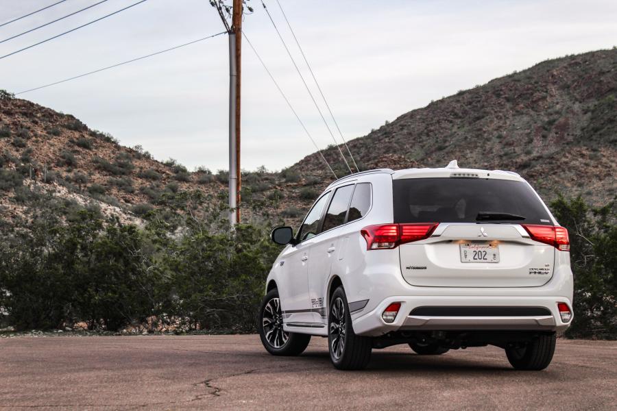  Mitsubishi Outlander PHEV 2018 года  (NA) (фото 38 из 41)